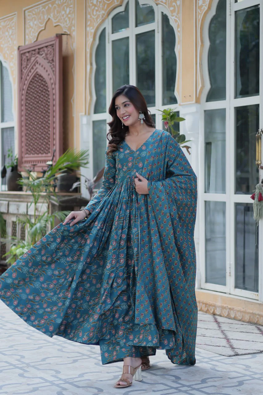 Adorable Cotton V Neck Ethnic Suit Set - Image 7