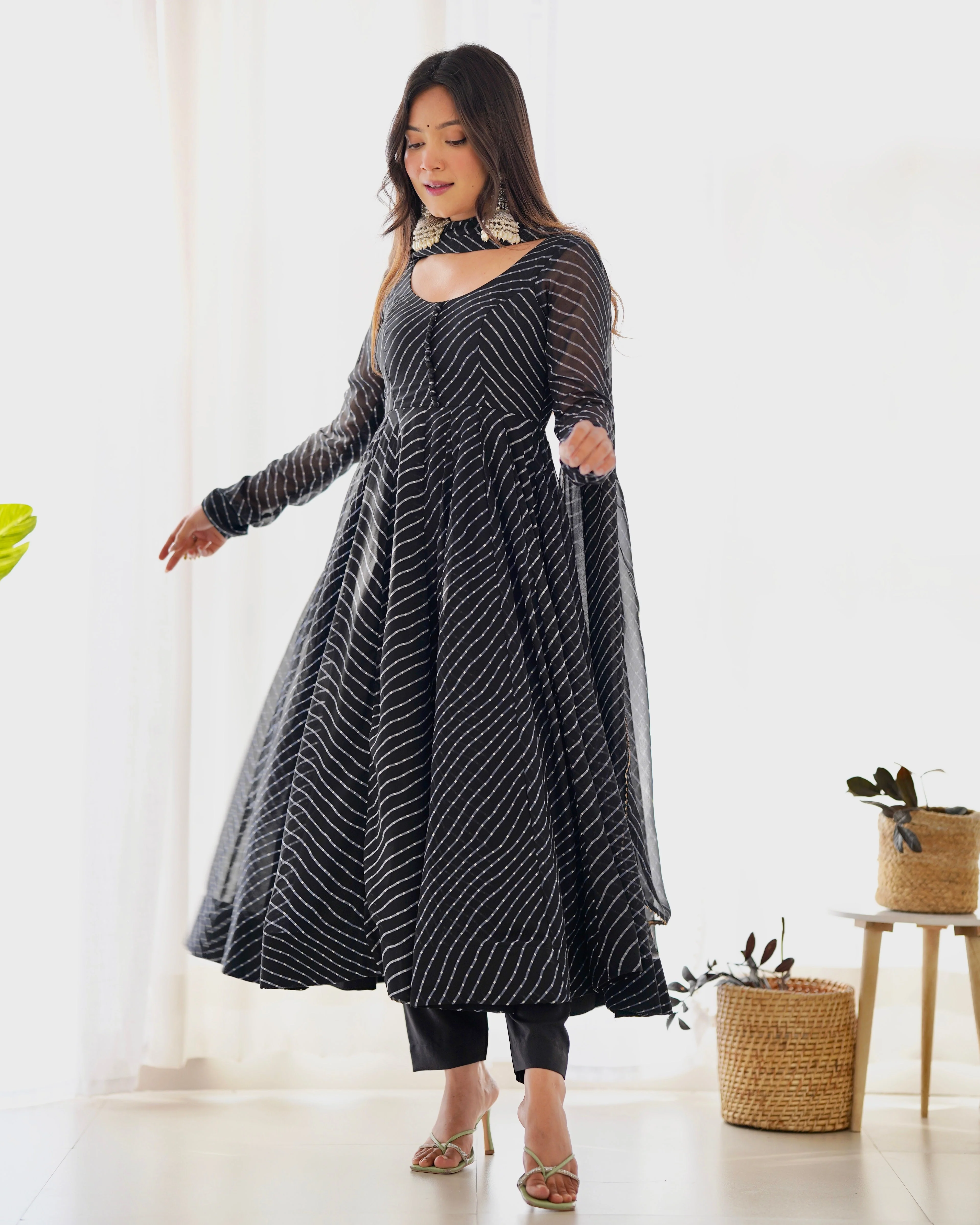 Digitally Printed Pure Georgette Anarkali Suit With Huge Flair Comes With Duppatta & Pant - Image 3