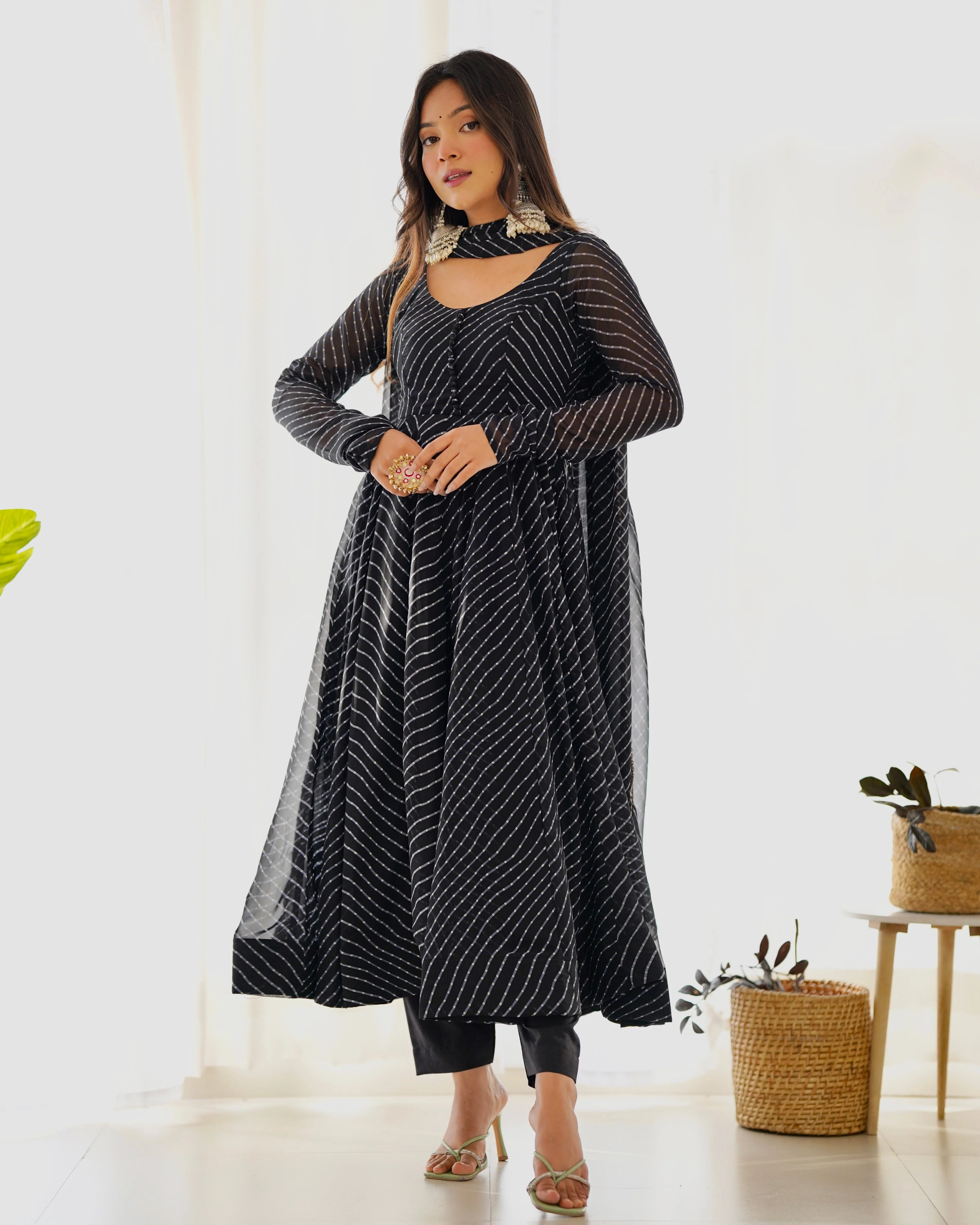 Digitally Printed Pure Georgette Anarkali Suit With Huge Flair Comes With Duppatta & Pant - Image 4