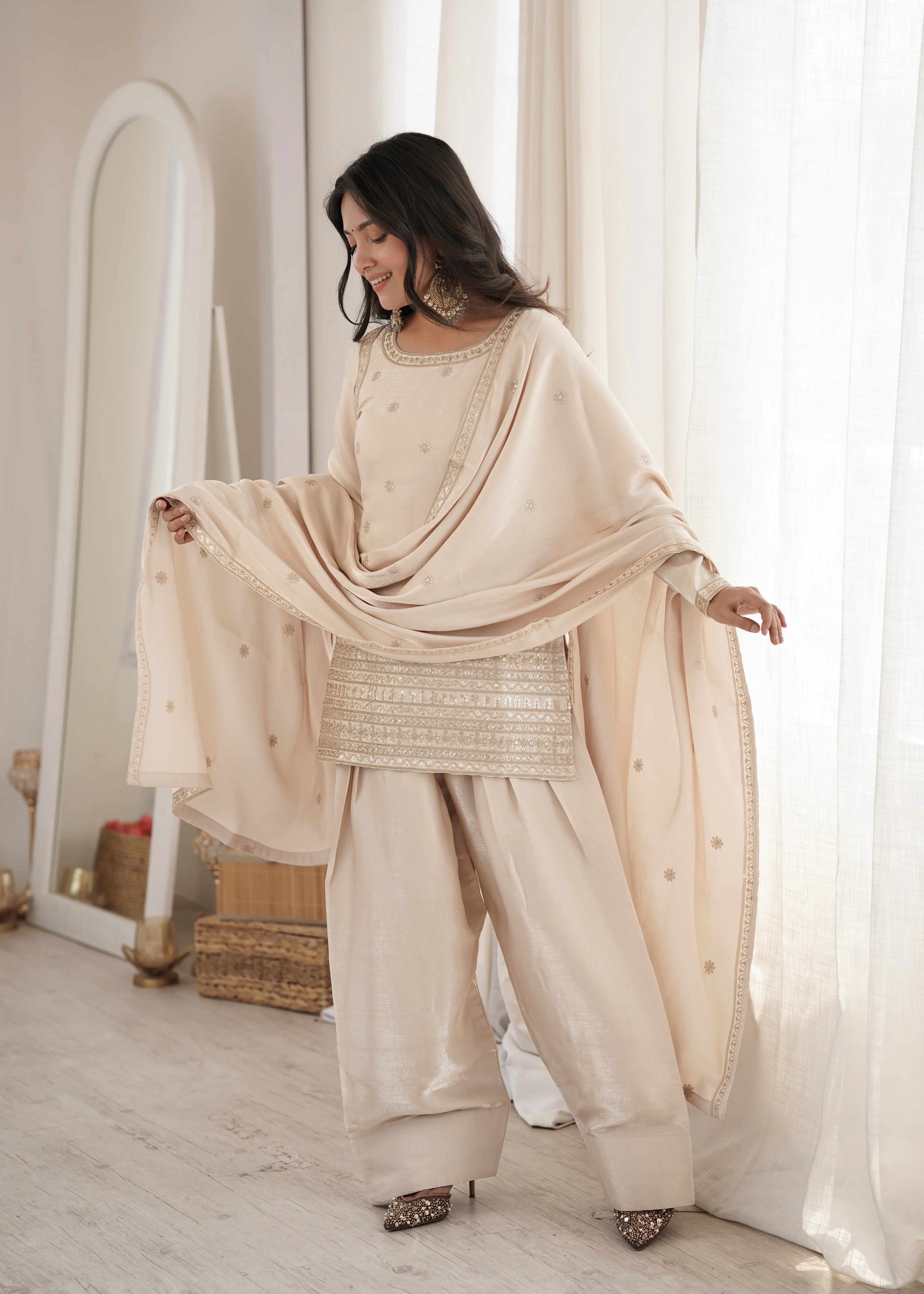 Graceful Cream Glass Roman Silk Jari Work Kurta with Designer Dupatta - Image 3