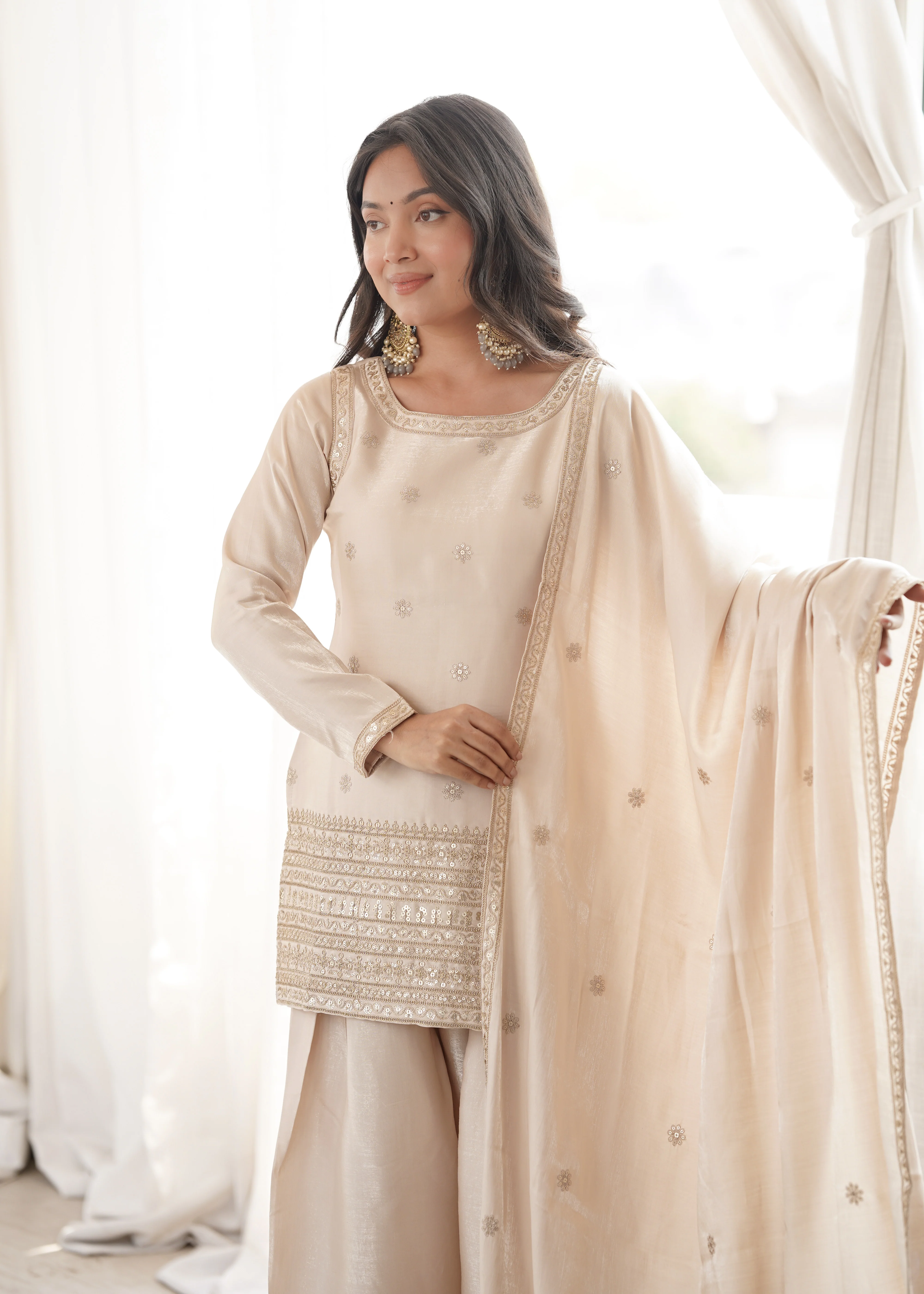 Graceful Cream Glass Roman Silk Jari Work Kurta with Designer Dupatta - Image 5