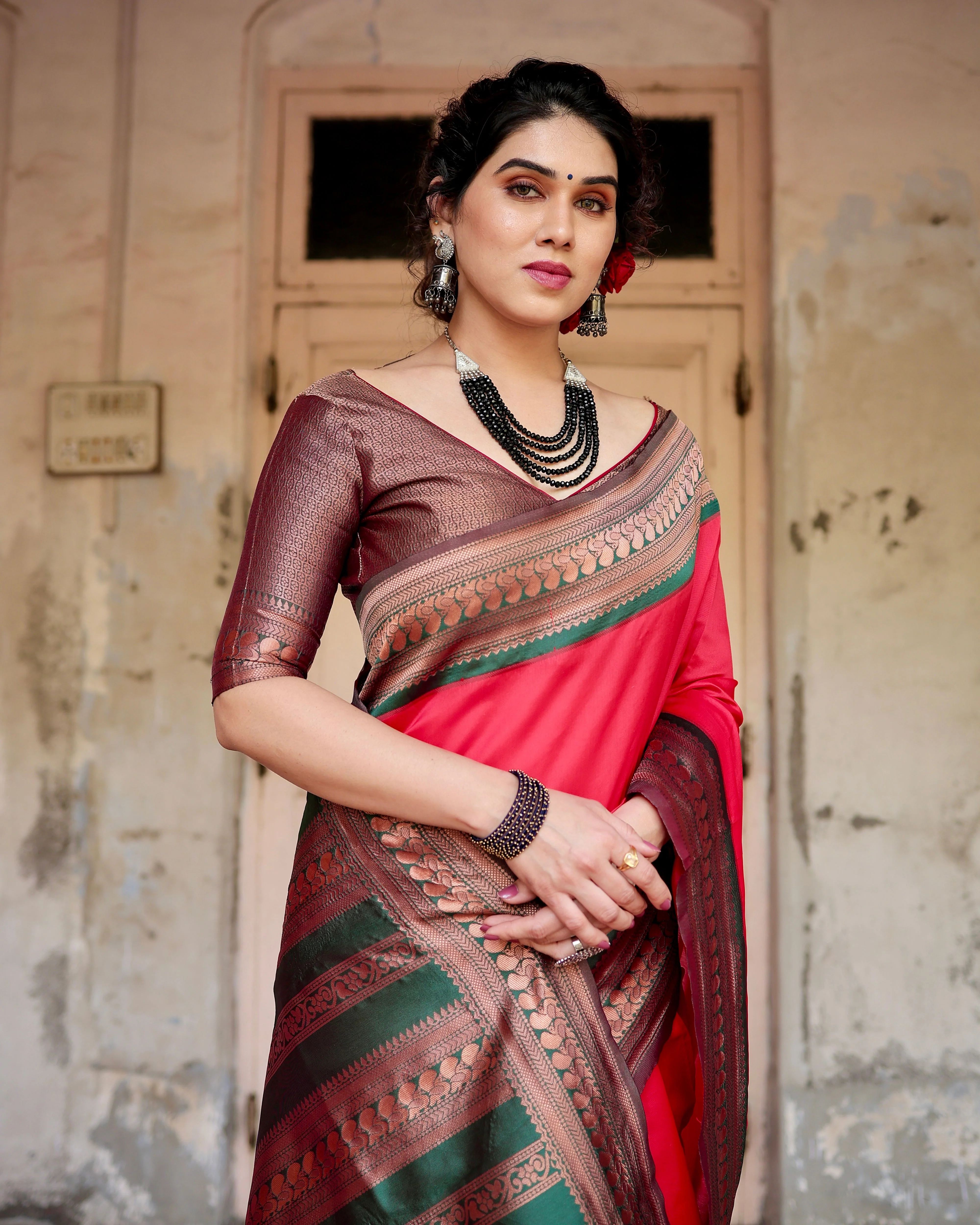 Pure Silk Saree Weaved With Zari Comes With Heavy Banarasi Brocade Blouse - Image 3