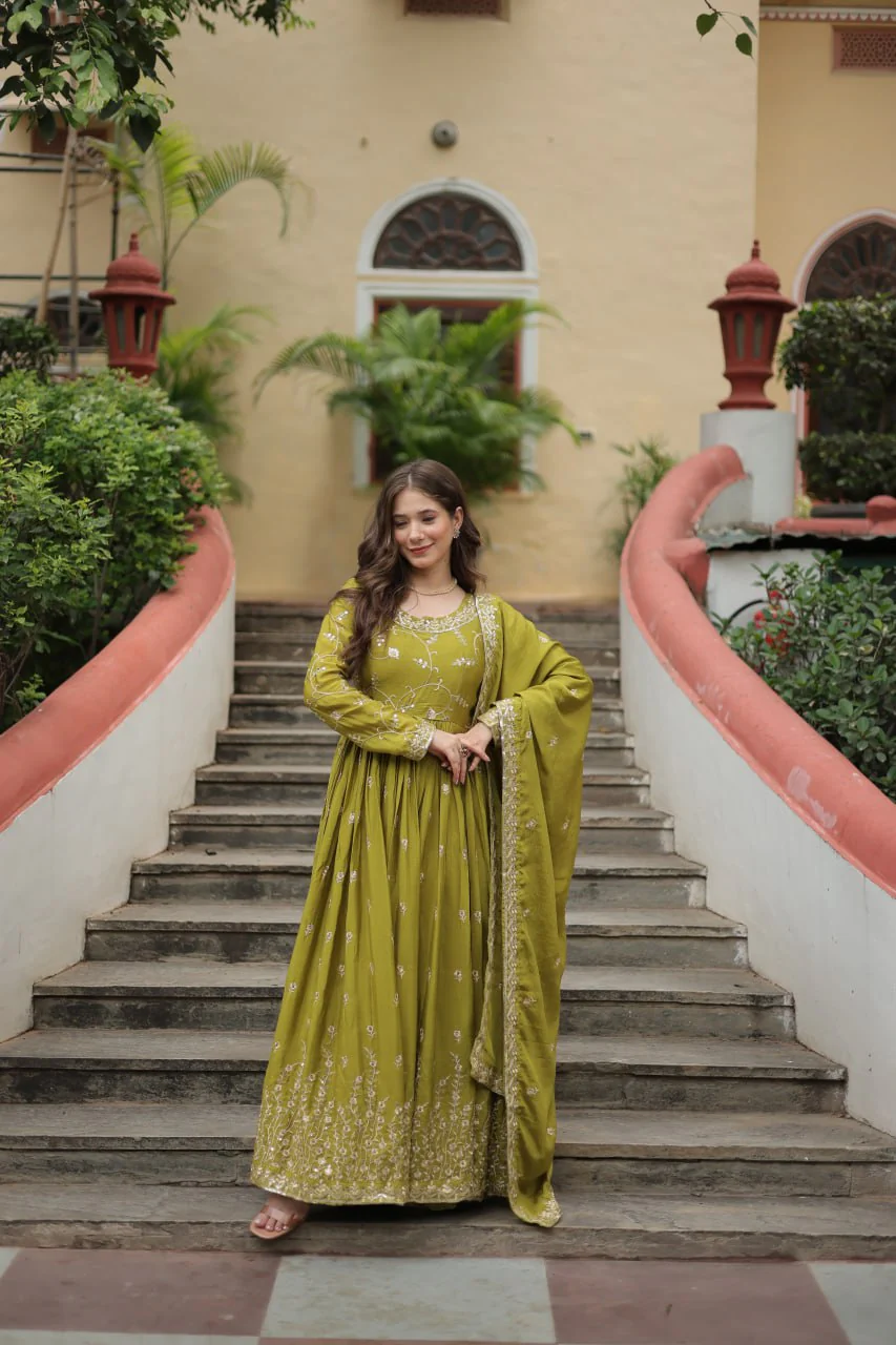 Rich Sequins Embroidered Work Women Suit Set - Image 10
