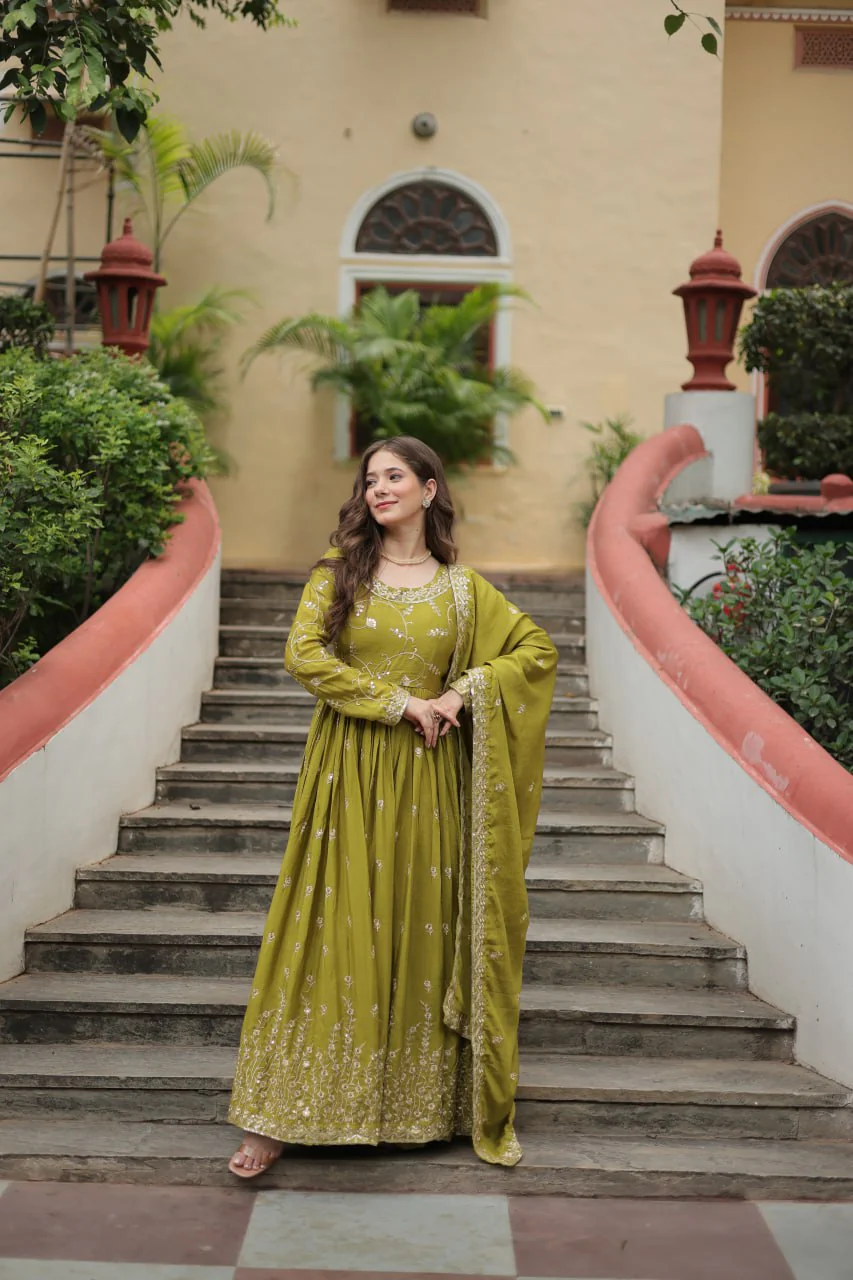 Rich Sequins Embroidered Work Women Suit Set - Image 11
