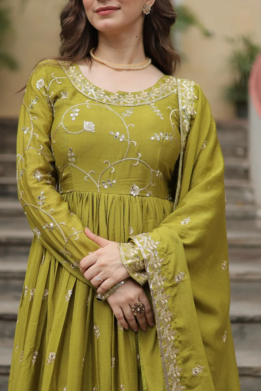 Rich Sequins Embroidered Work Women Suit Set - Image 16