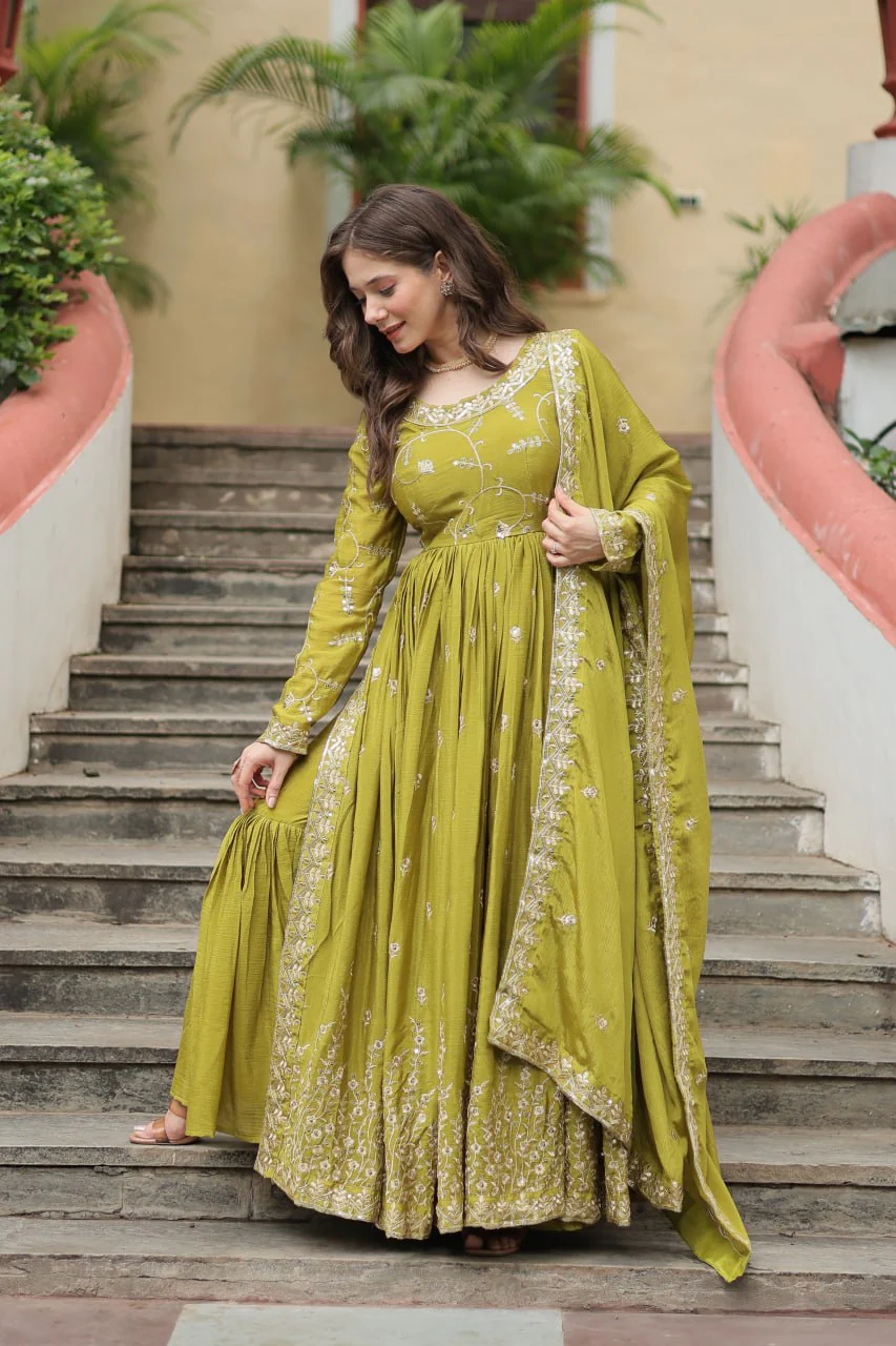 Rich Sequins Embroidered Work Women Suit Set - Image 17