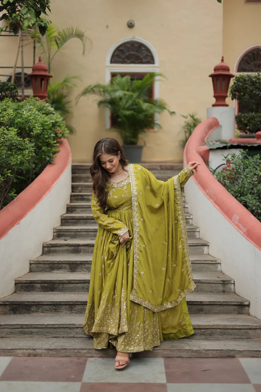 Rich Sequins Embroidered Work Women Suit Set - Image 7
