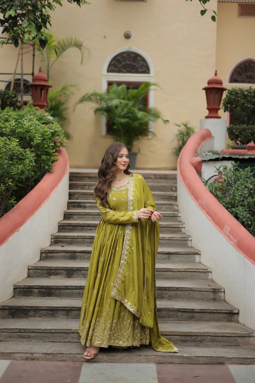 Rich Sequins Embroidered Work Women Suit Set - Image 8