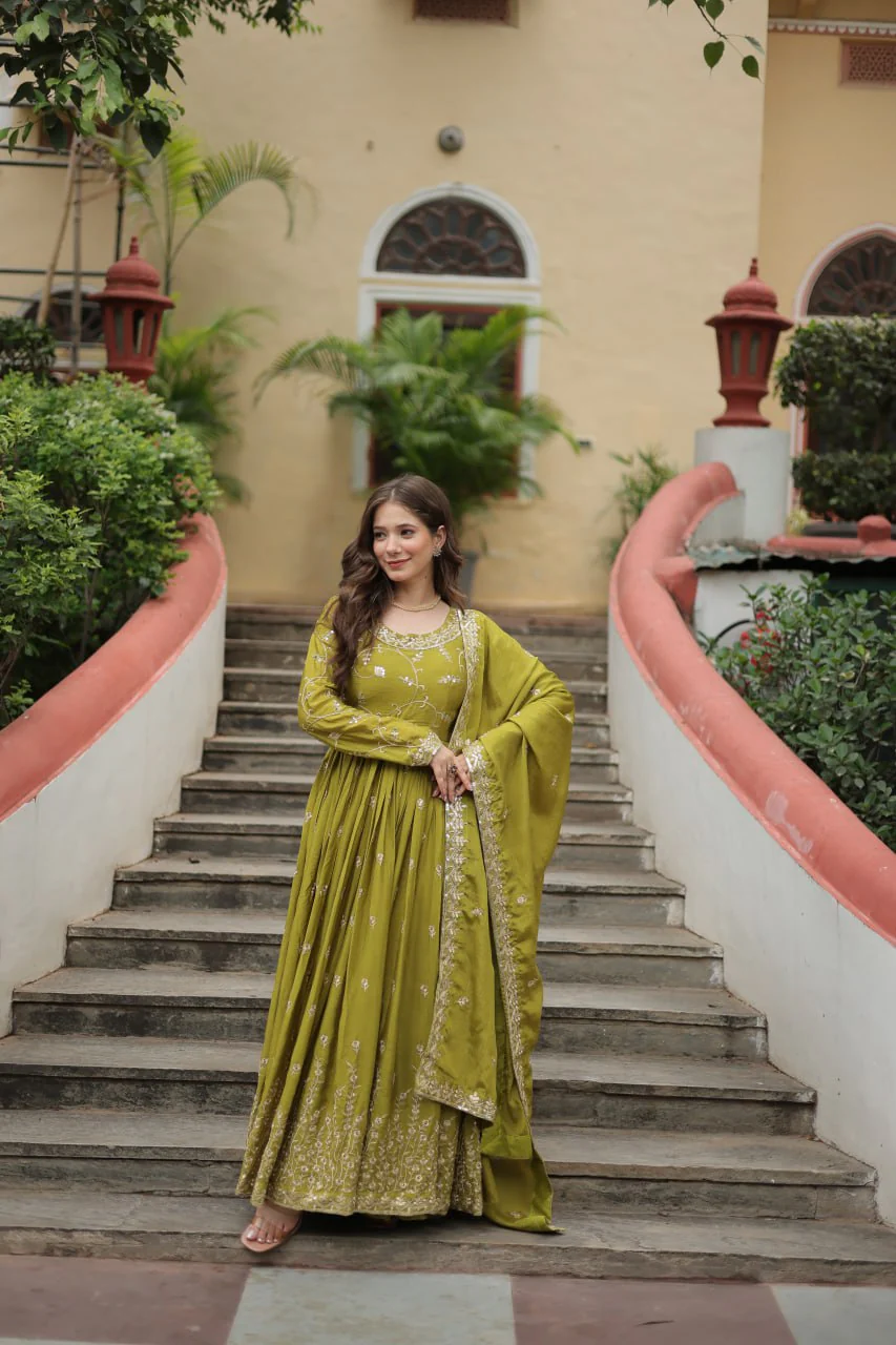 Rich Sequins Embroidered Work Women Suit Set - Image 9