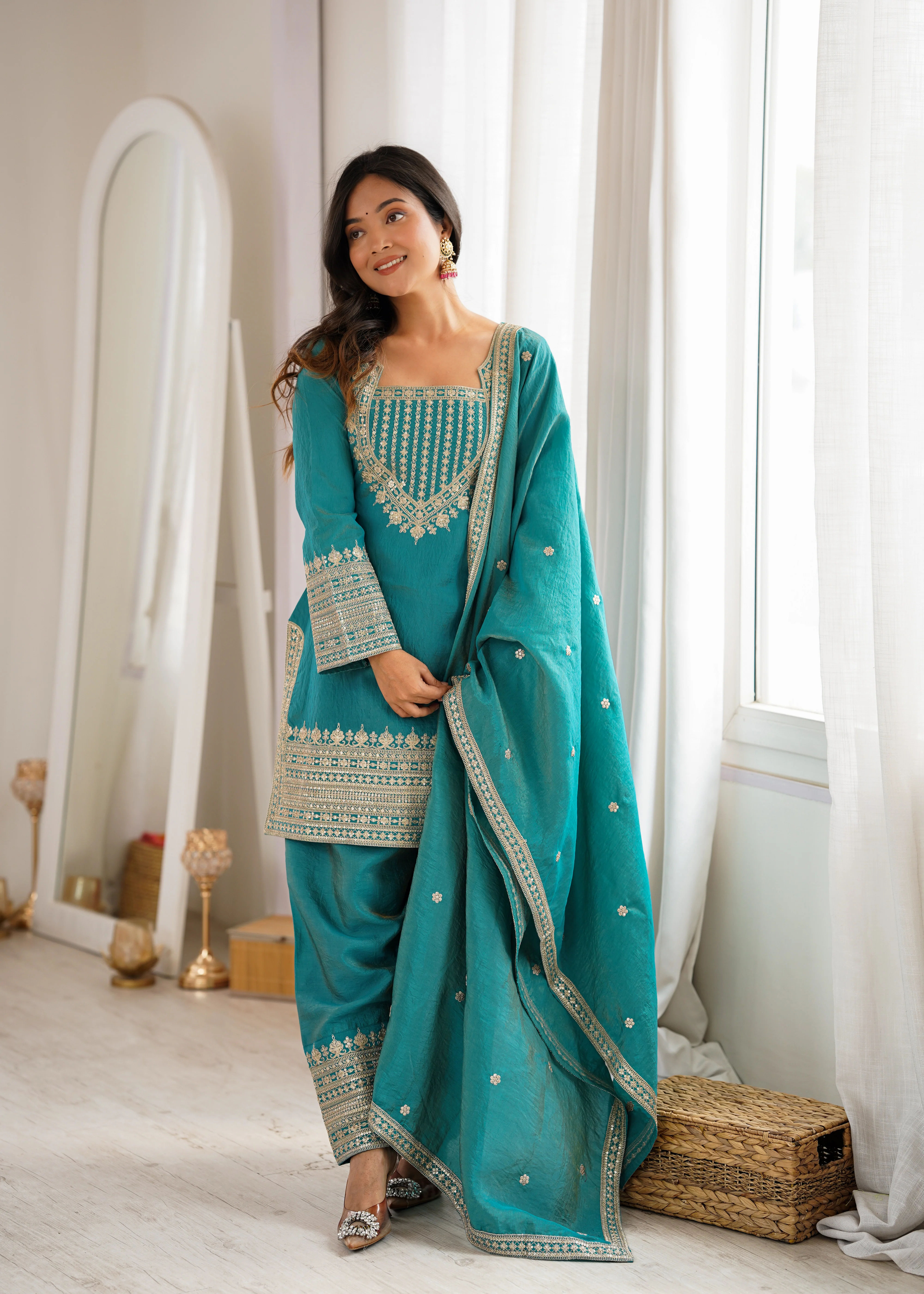 Royal Green NC Vichitra Silk Fancy Kurta with Farshi Shalwar and Dupatta - Image 2