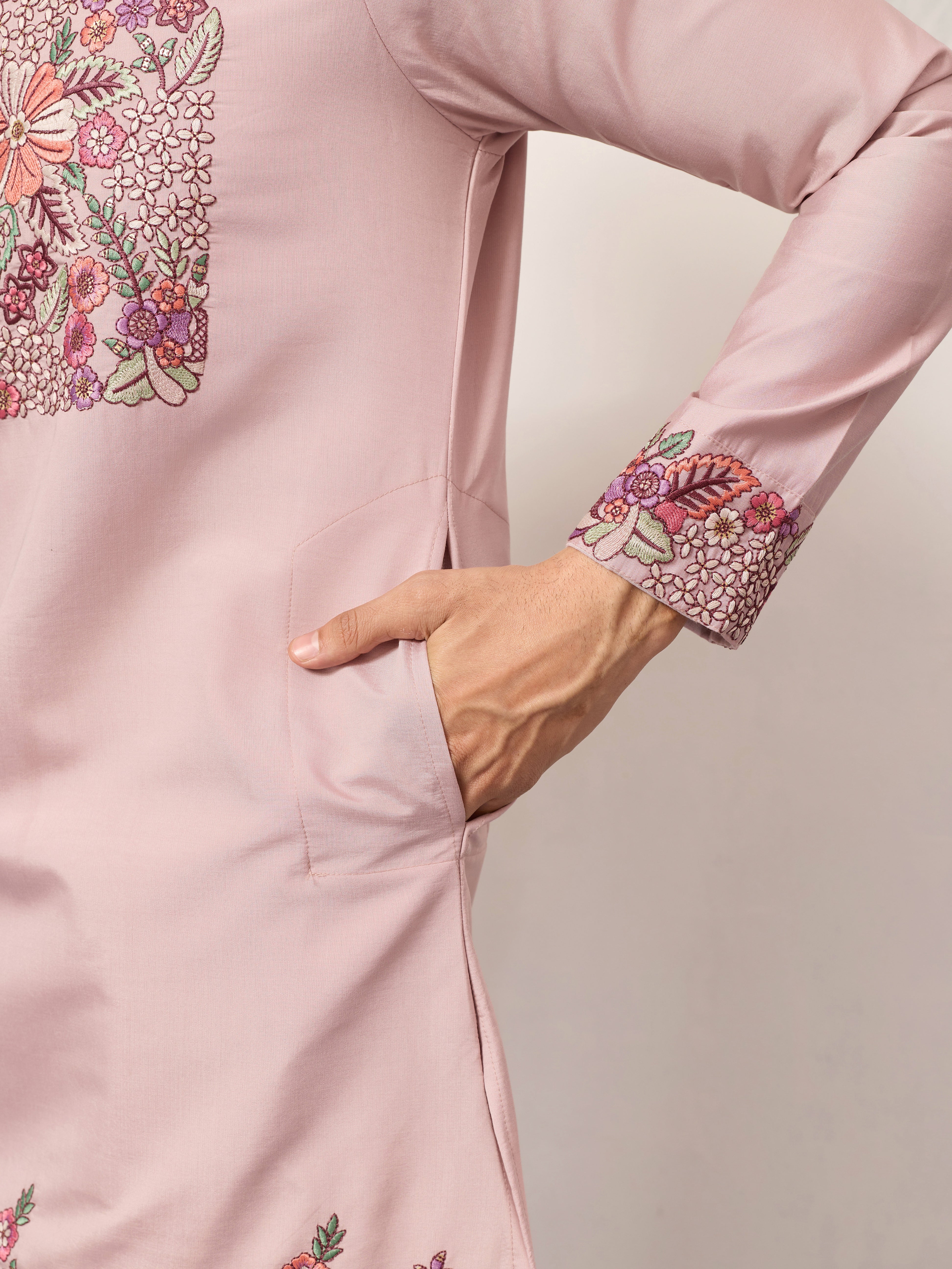 Stylish Dusty Pink Kurta Pant Set for Festive Occasions - Image 3
