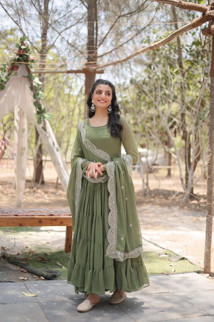Stylish Women Tiered Gown With Dupatta Set - Image 28