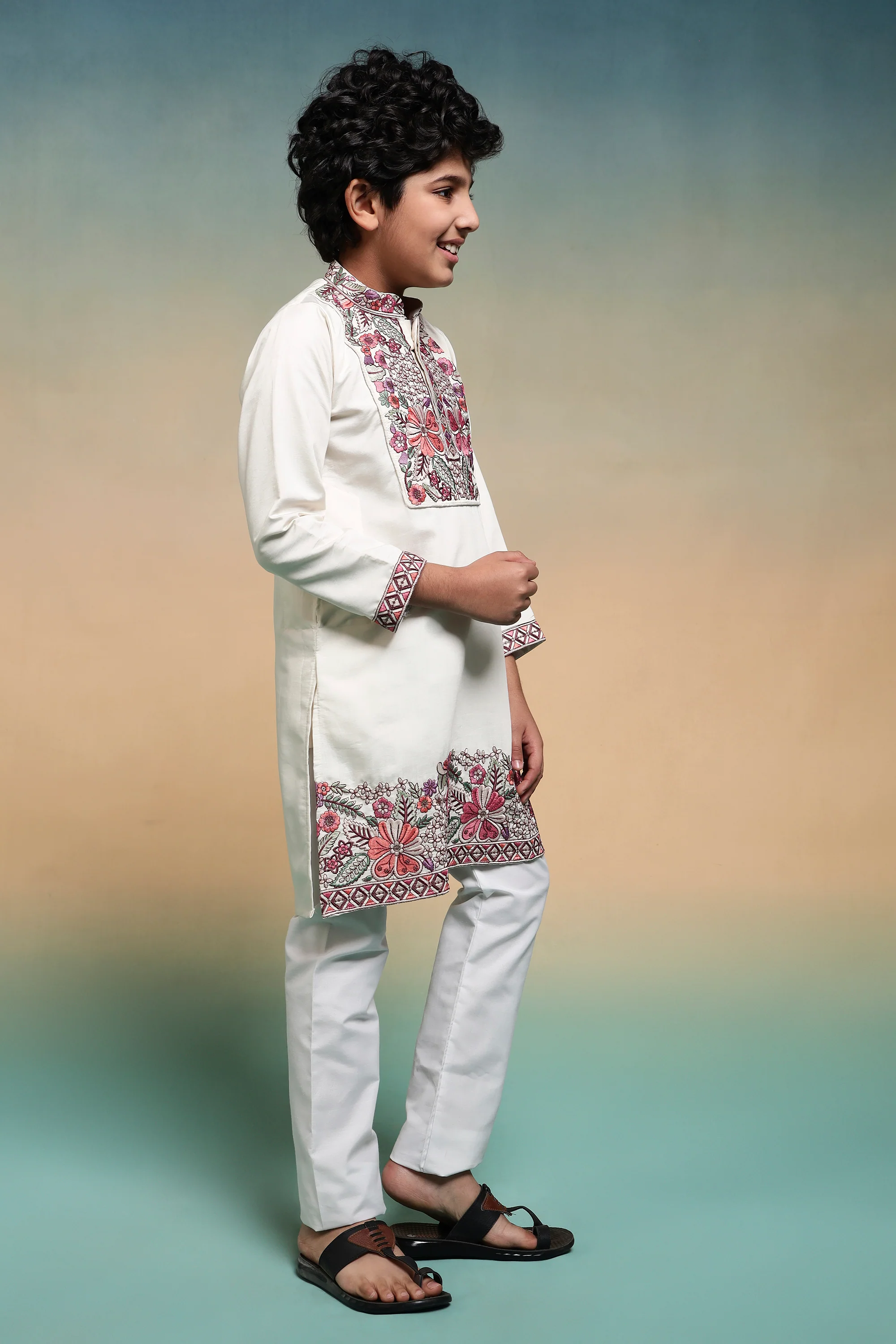 White Embroidered Work Kurta Pant Set For Festive Season - Image 6