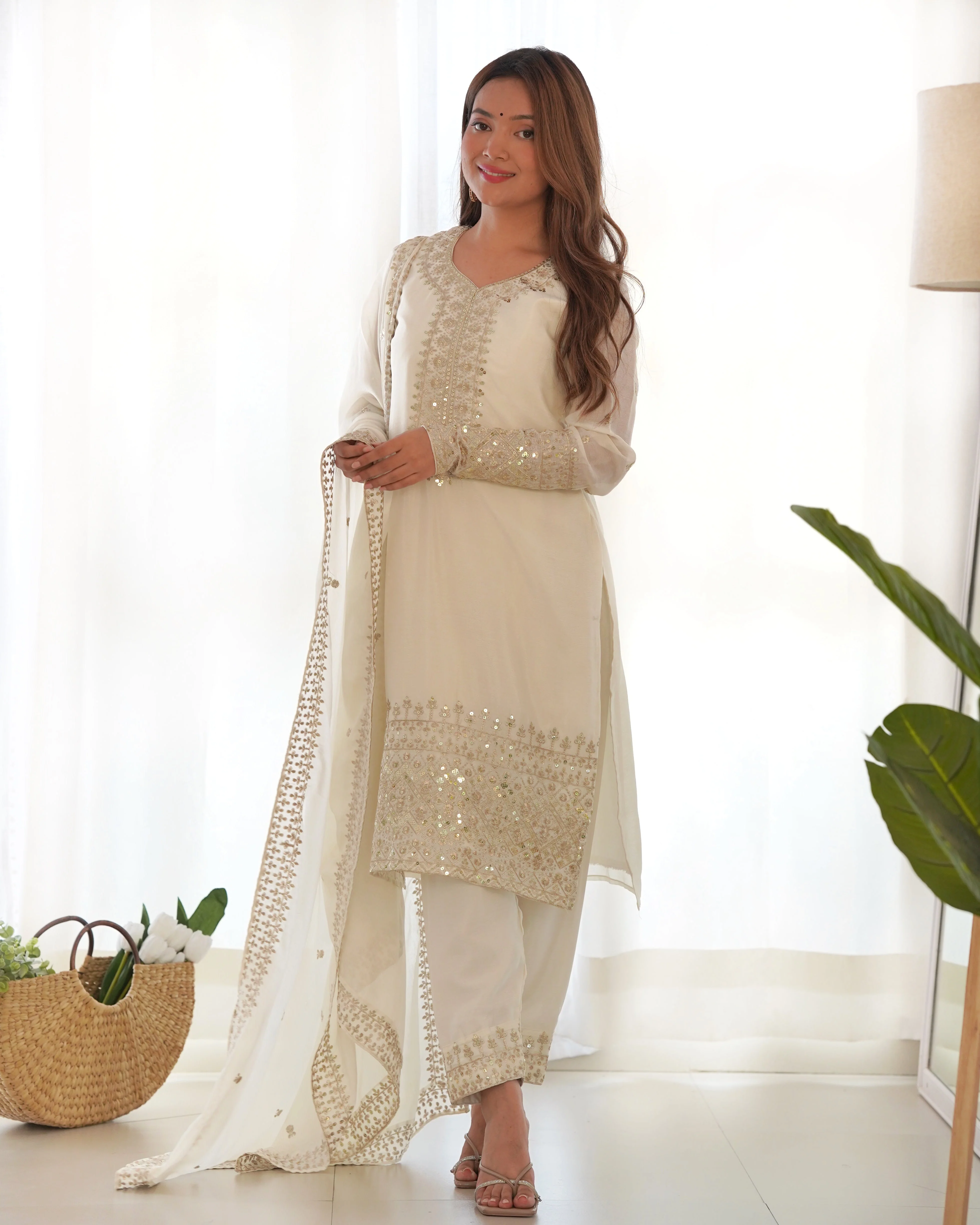 White Pure Chinon Silk Kurta Suit Set With Dupatta & Pant - Image 10