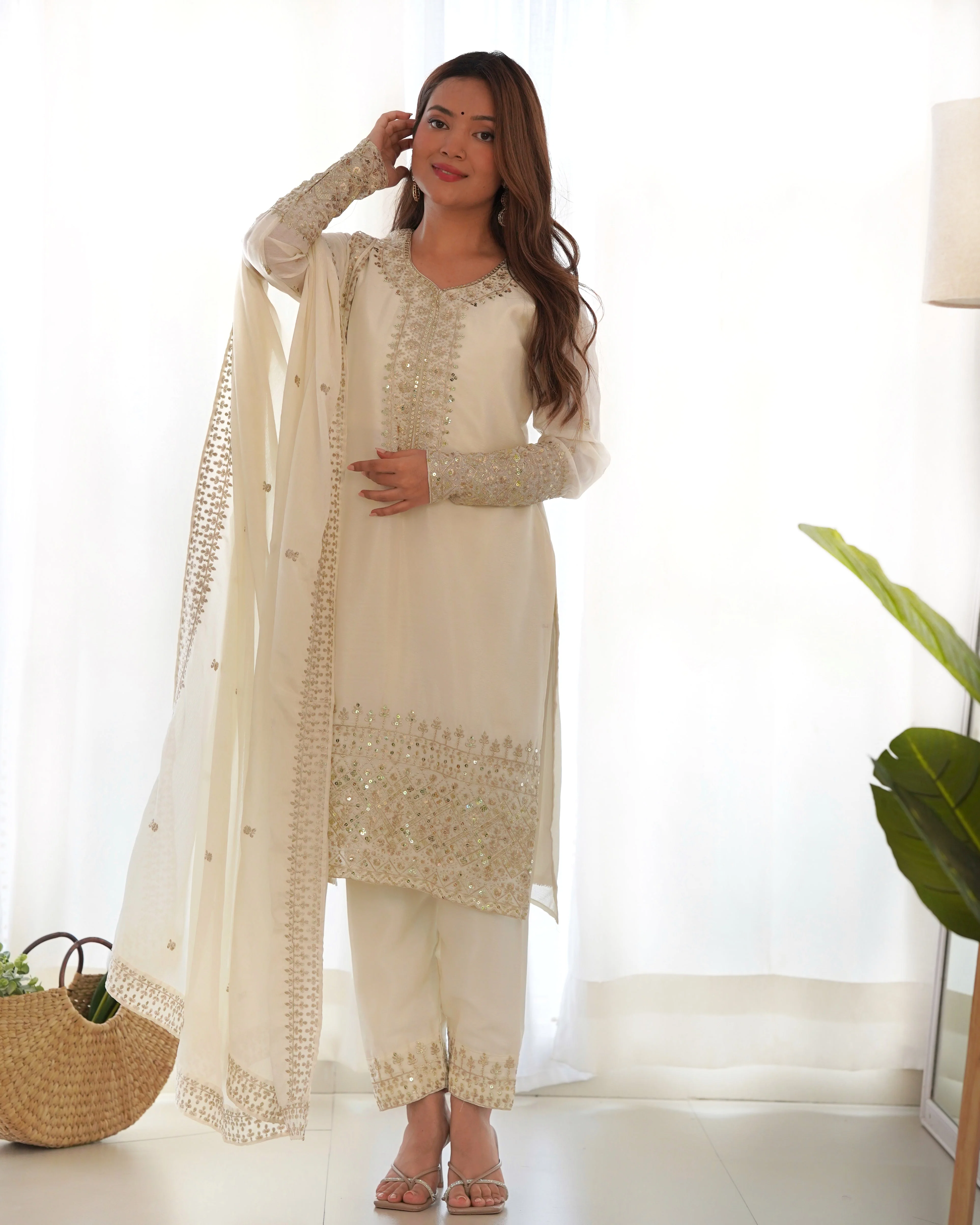 White Pure Chinon Silk Kurta Suit Set With Dupatta & Pant - Image 11