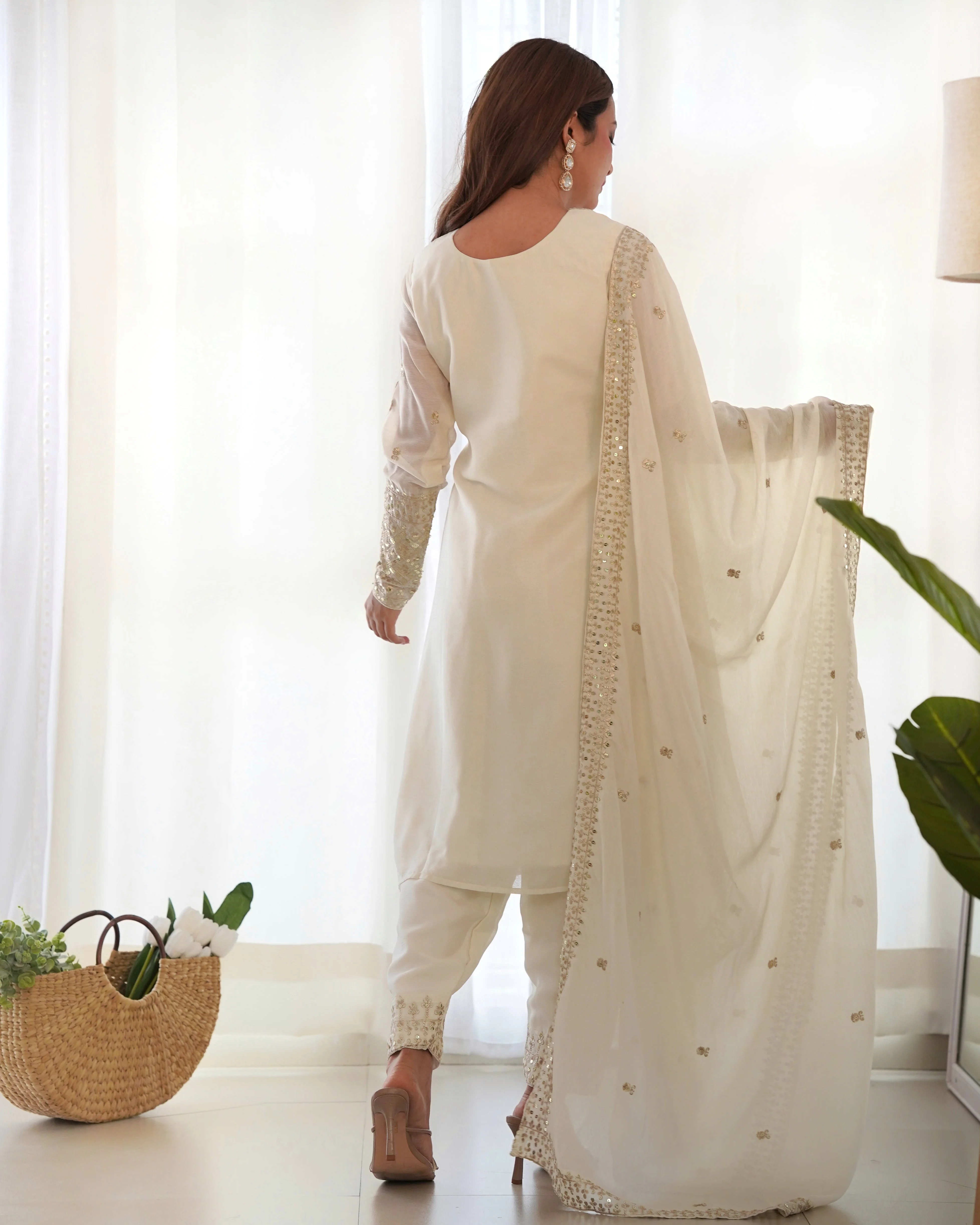 White Pure Chinon Silk Kurta Suit Set With Dupatta & Pant - Image 8